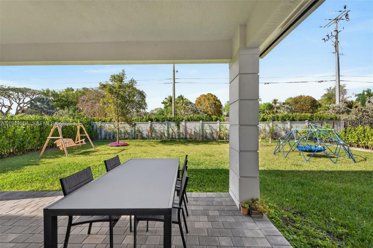 8267 SW 120th Ter , Miami, FL 33156 Photo