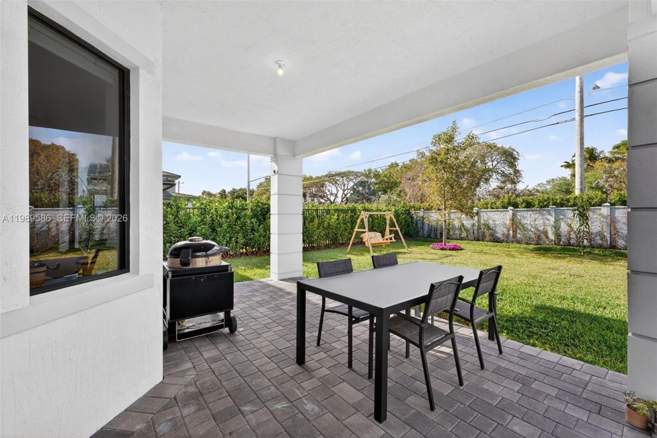 8267 SW 120th Ter , Miami, FL 33156 Photo