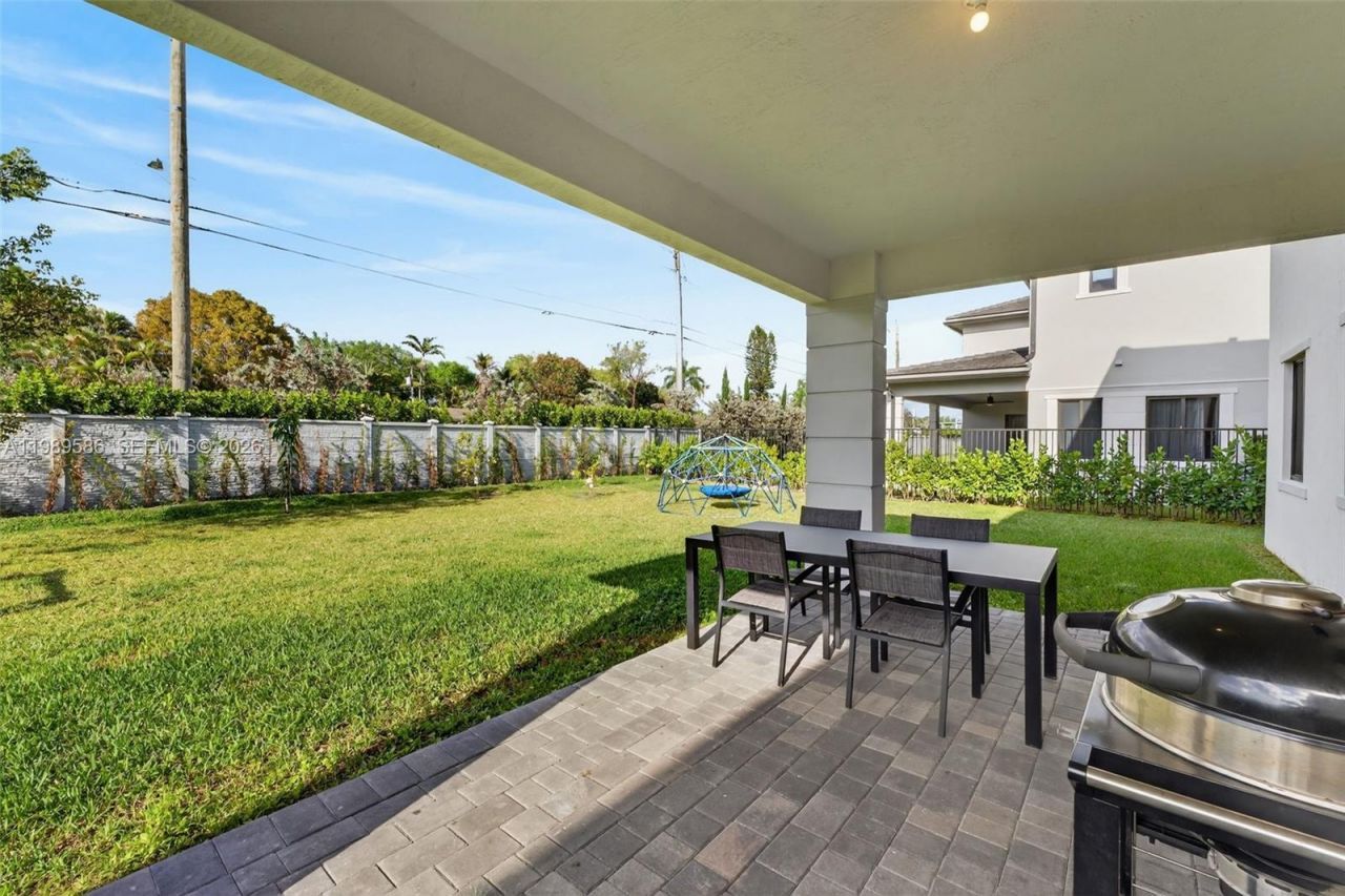 8267 SW 120th Ter , Miami, FL 33156 Photo