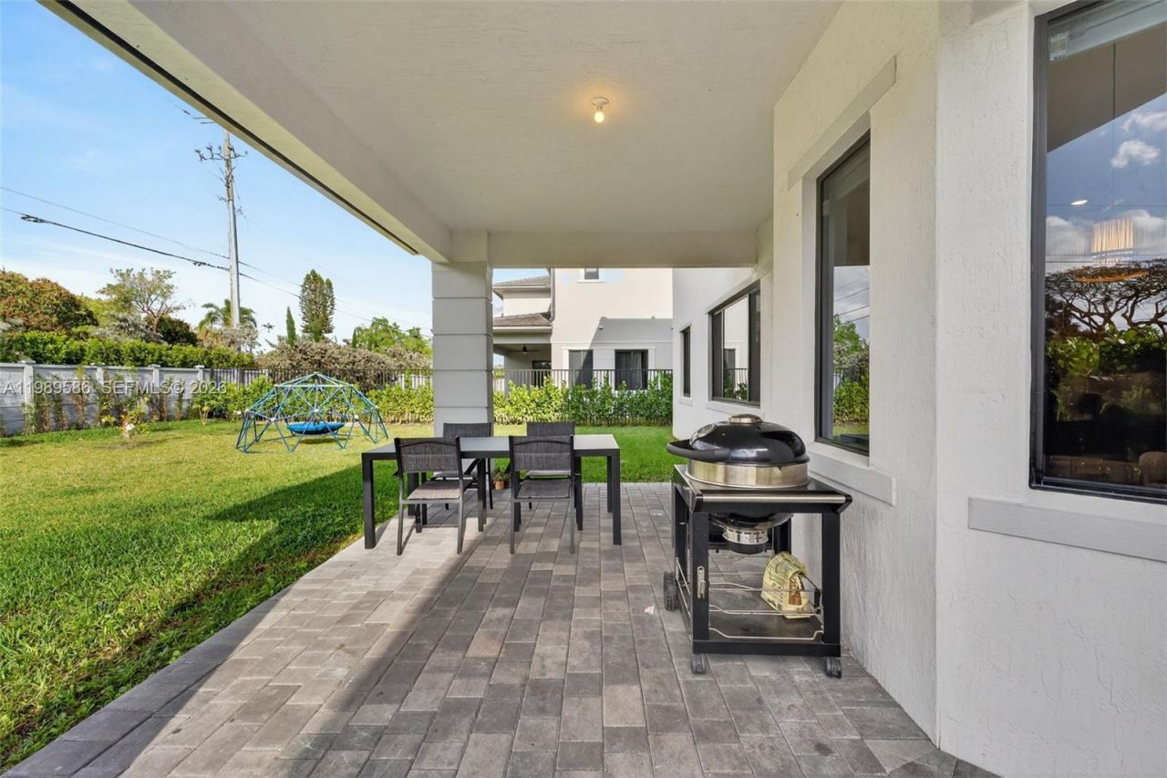 8267 SW 120th Ter , Miami, FL 33156 Photo