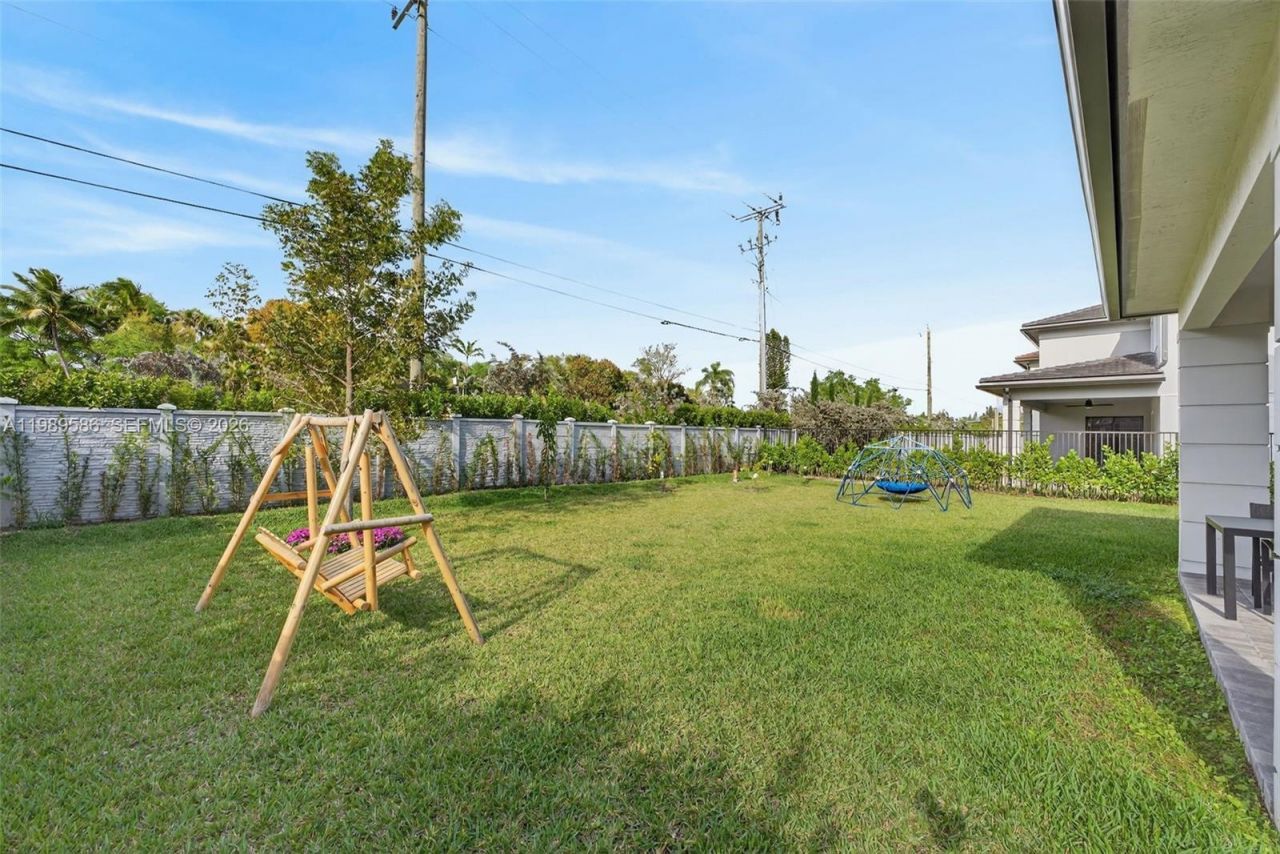 8267 SW 120th Ter , Miami, FL 33156 Photo