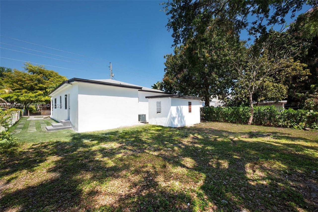 1470 NW 51st Ter, Miami, FL 33142 Photo