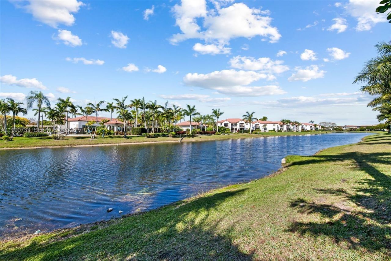 11724 SW 13th Ln , Pembroke Pines, FL 33025 Photo