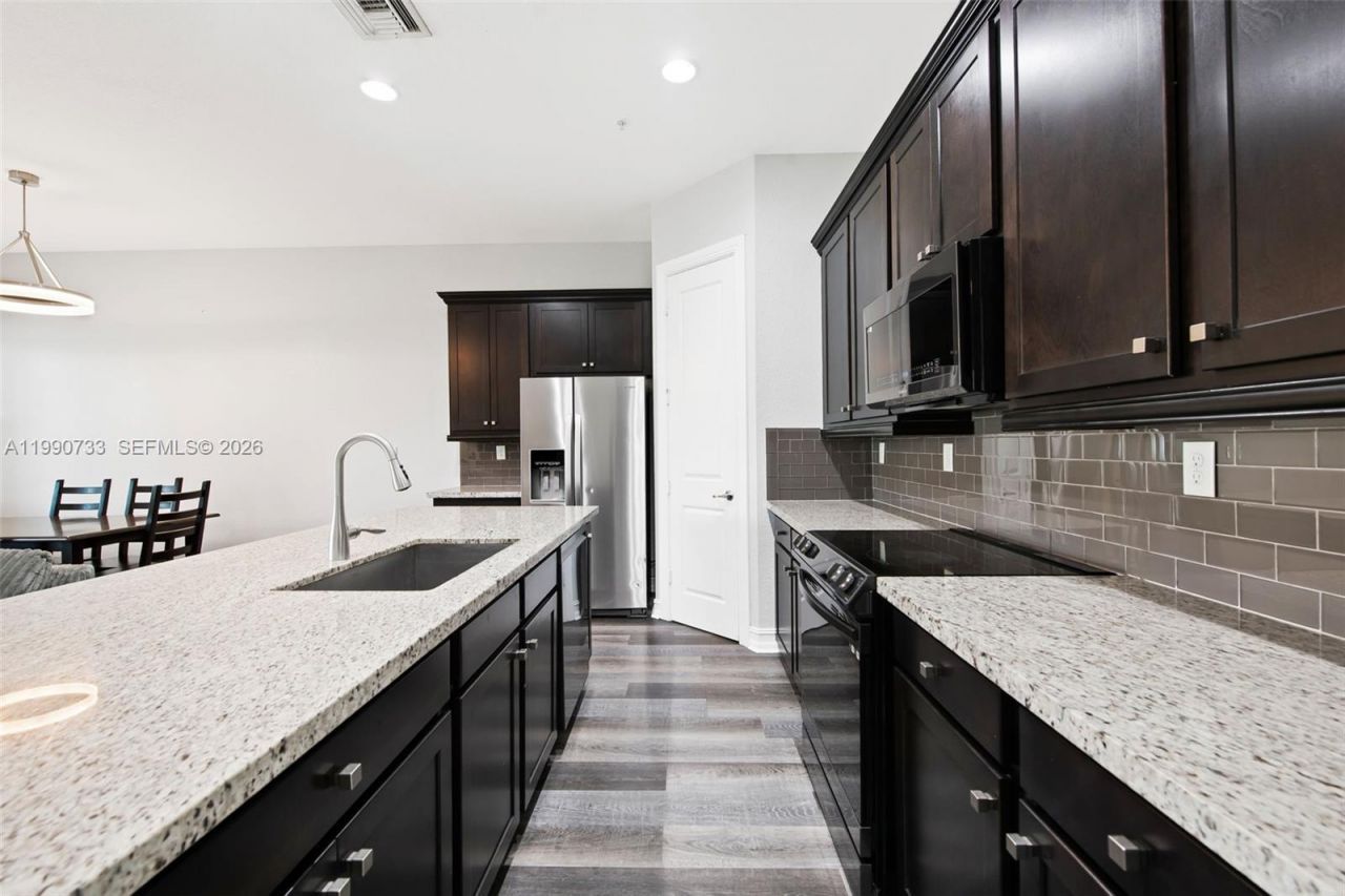 11724 SW 13th Ln , Pembroke Pines, FL 33025 Photo