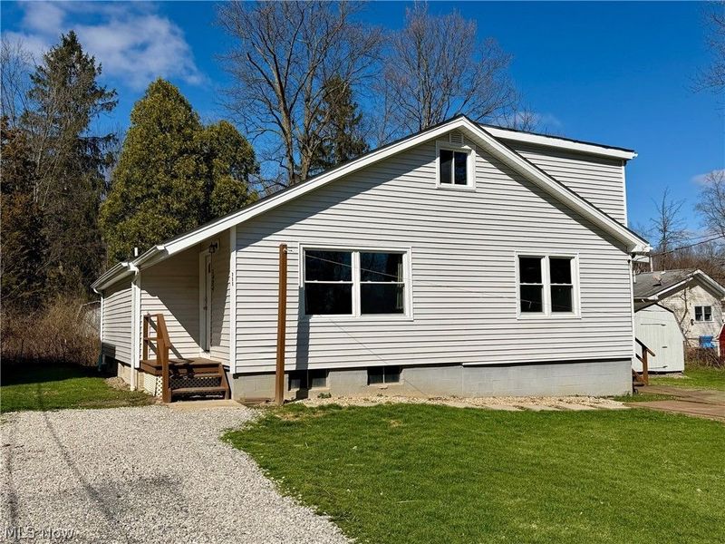 111 Goredon Drive, Chardon, OH 44024 Photo 1