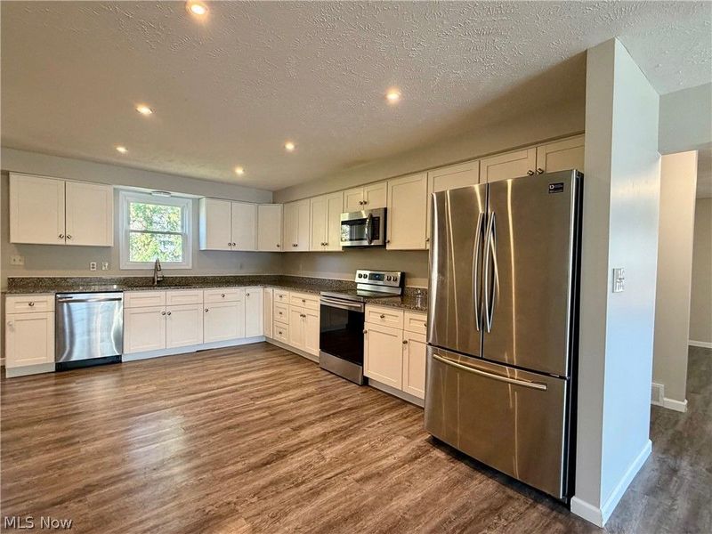 111 Goredon Drive, Chardon, OH 44024 Photo 5