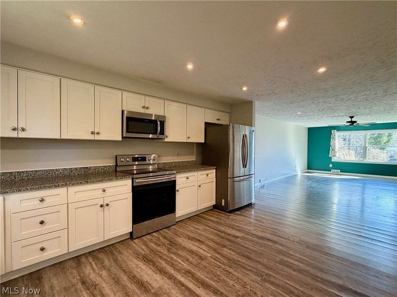 111 Goredon Drive, Chardon, OH 44024 Photo 6