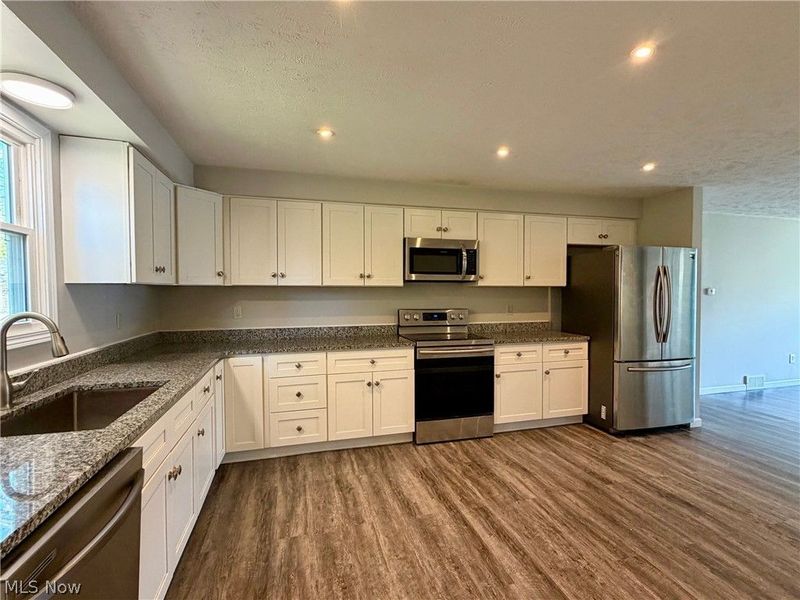 111 Goredon Drive, Chardon, OH 44024 Photo 7