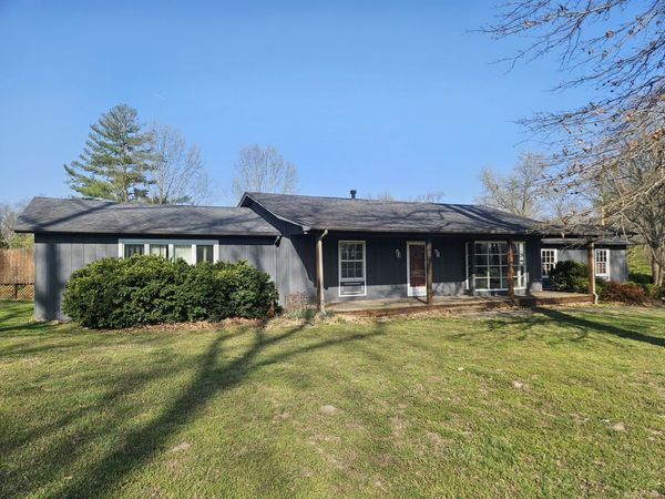 9769 Stuyvesant Street , Benton, IL 62812