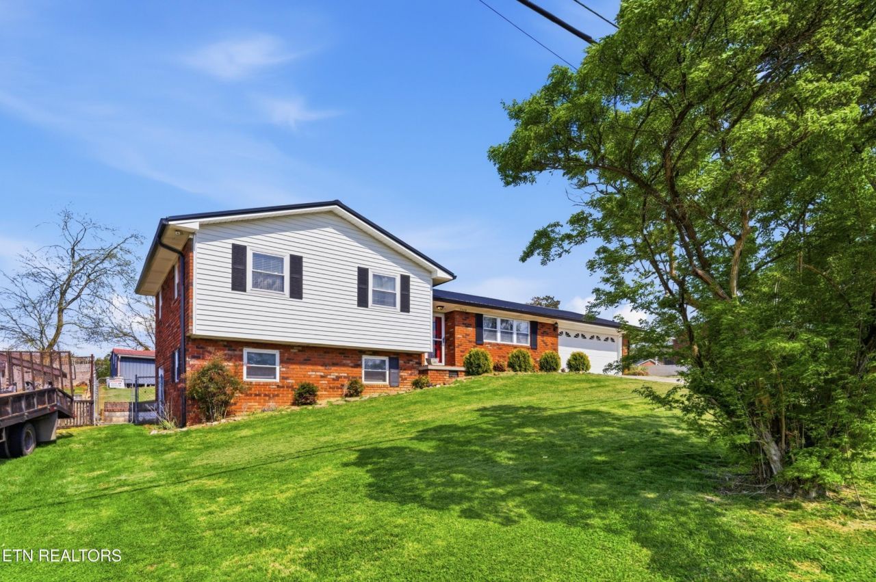 7336 Palmleaf Rd, Knoxville, TN 37918 Main Photo