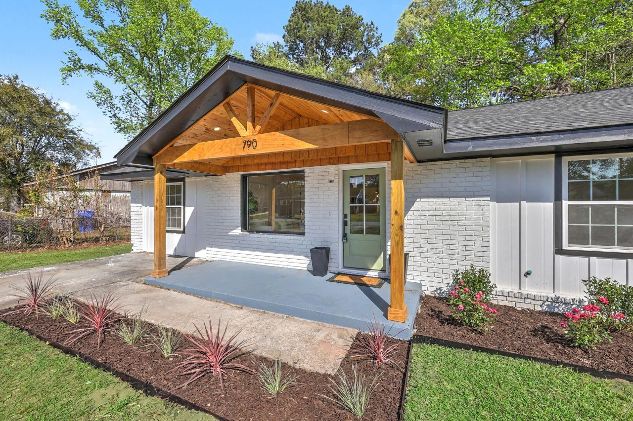 790 Hoss Road Photo 2