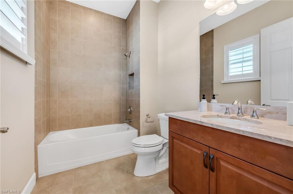 8026 Signature Club Cir, Unit 5-201, Naples, FL 34113 Photo