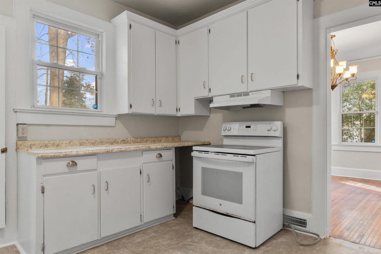 1896 Middleton Street Photo 10