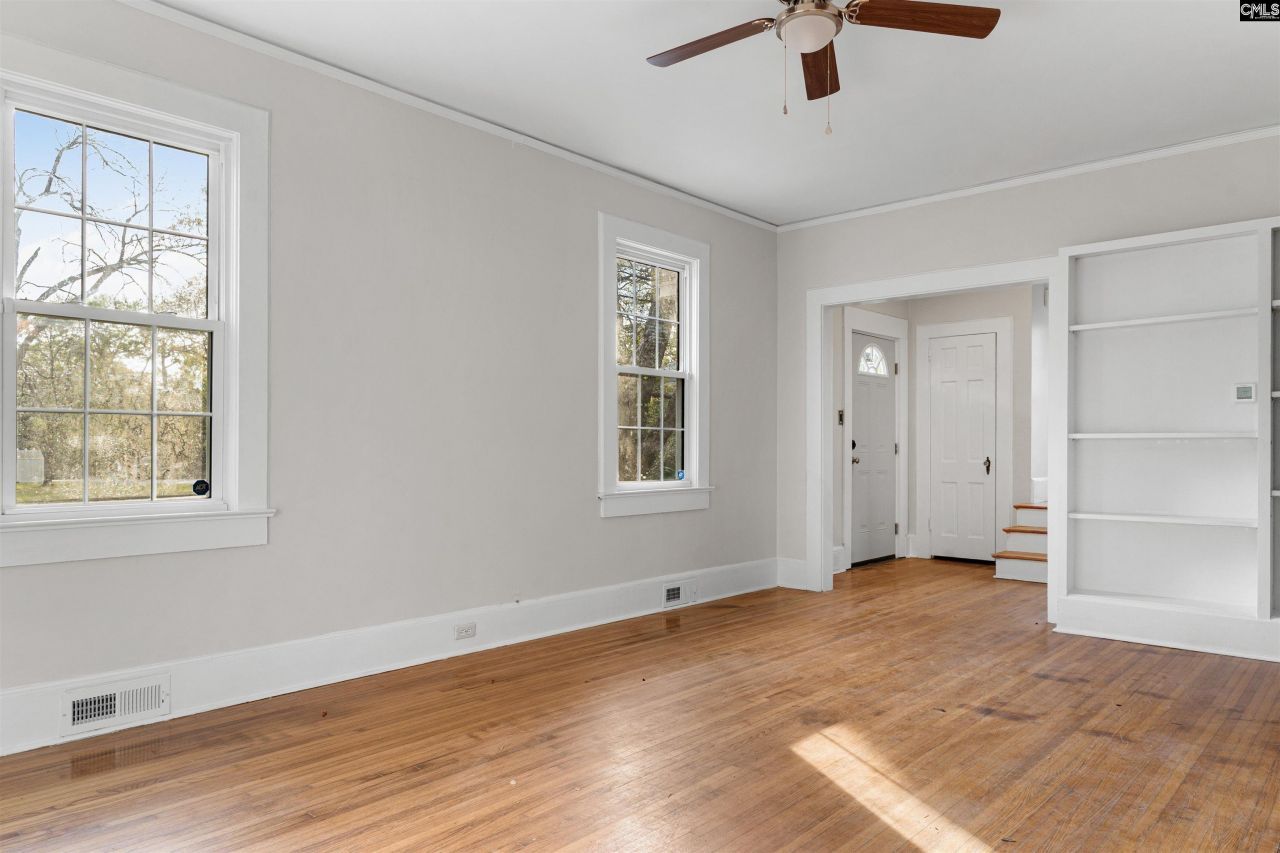 1896 Middleton Street Photo 5