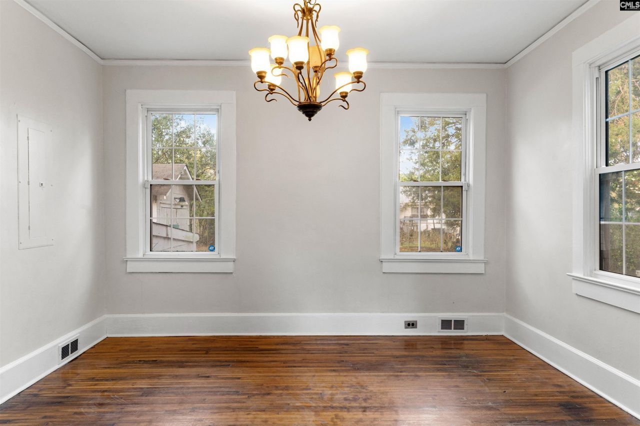 1896 Middleton Street Photo 7