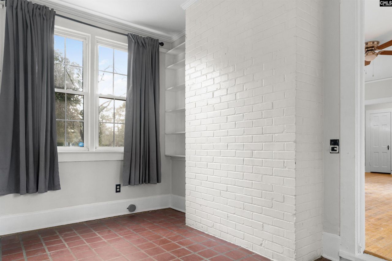 1896 Middleton Street Photo 8