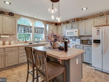 173 RANDOM ROAD, DOUGLASSVILLE, PA 19518