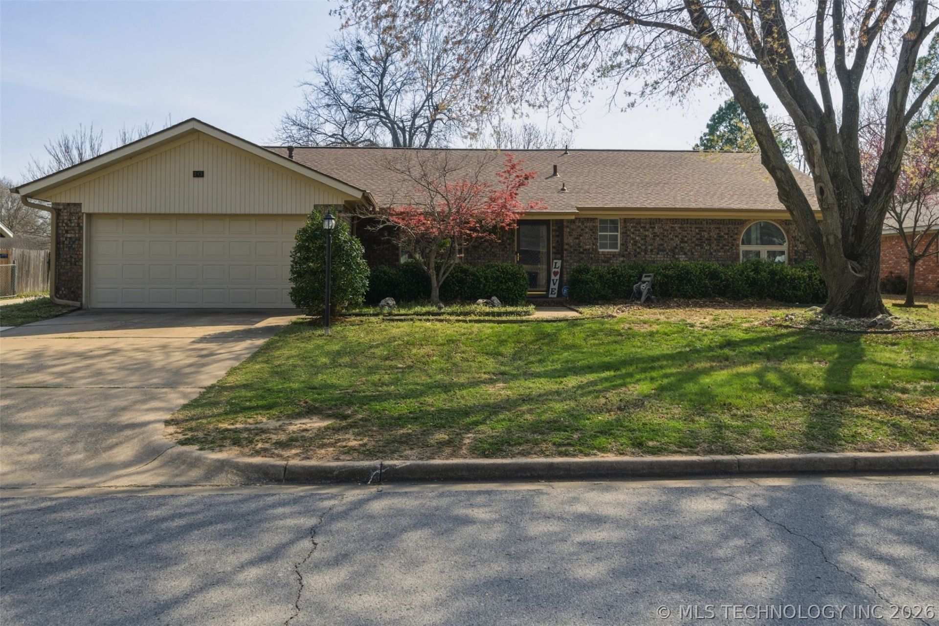 543 Meadowood Drive, Broken Arrow, OK 74011 Main Photo