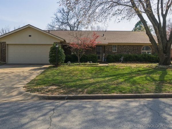 543 Meadowood Drive, Broken Arrow, OK 74011