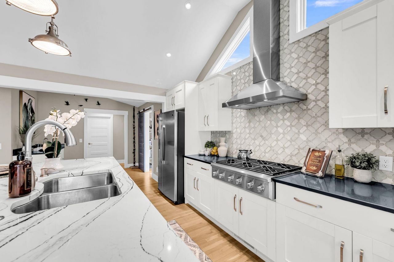 420 E Erie Avenue Photo 13