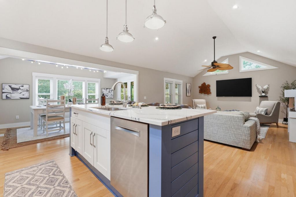 420 E Erie Avenue Photo 15