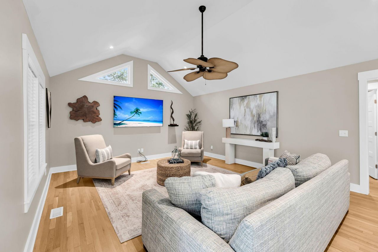 420 E Erie Avenue Photo 17