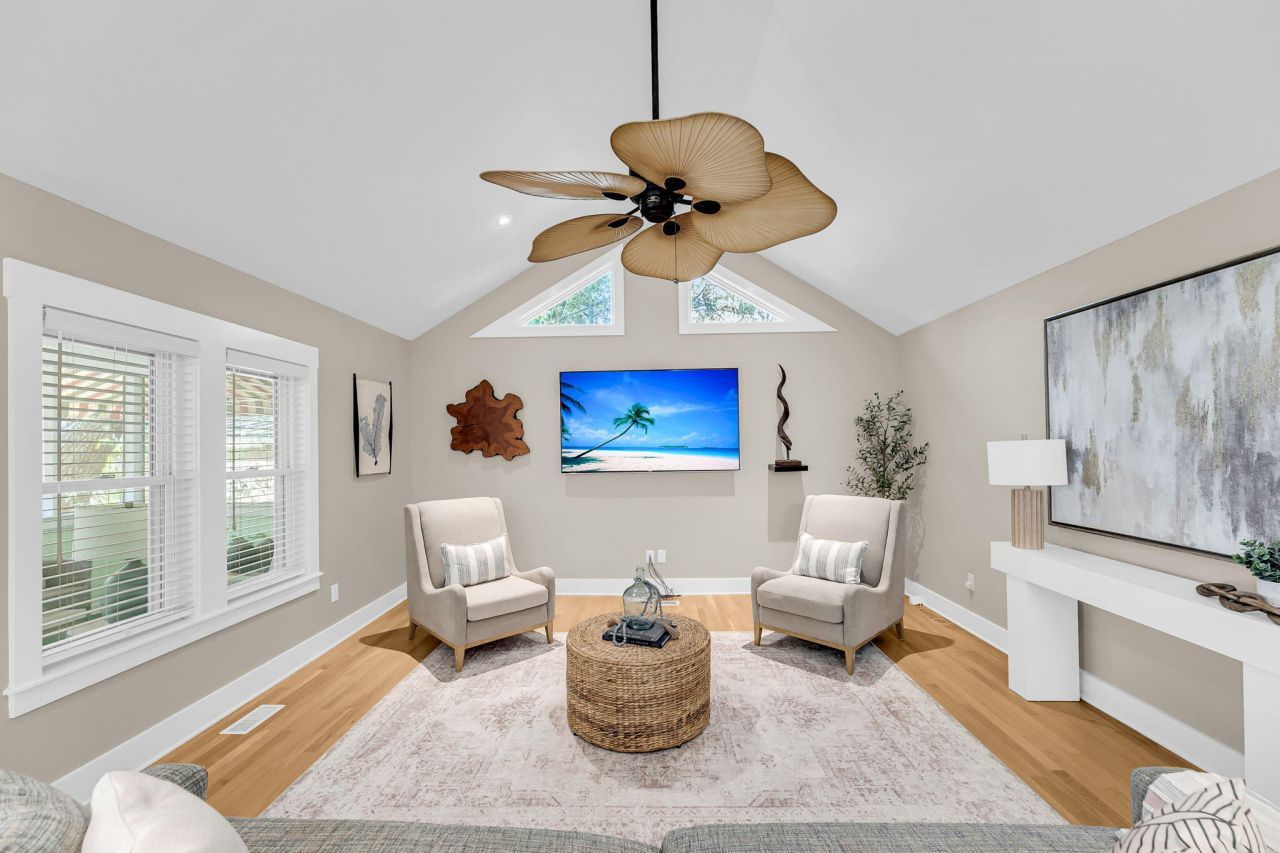 420 E Erie Avenue Photo 18