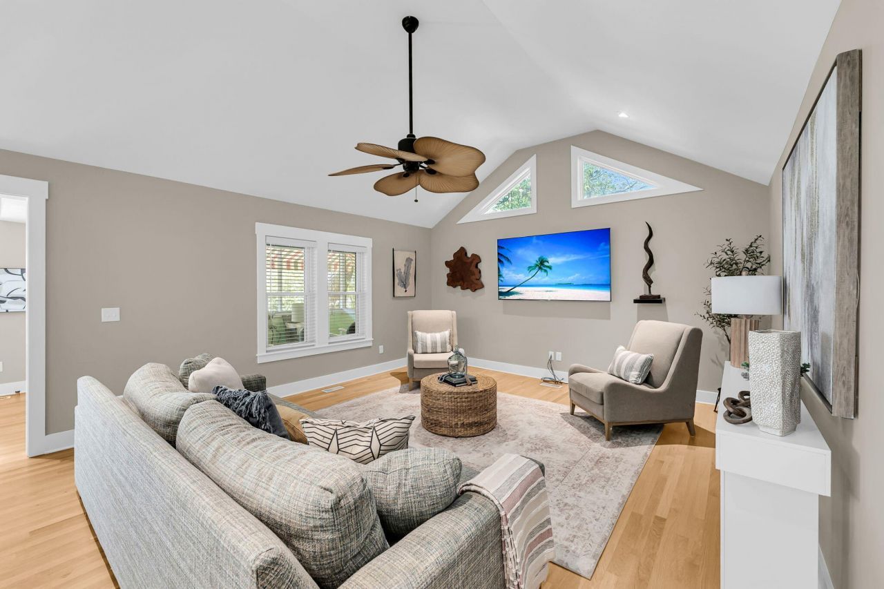 420 E Erie Avenue Photo 19