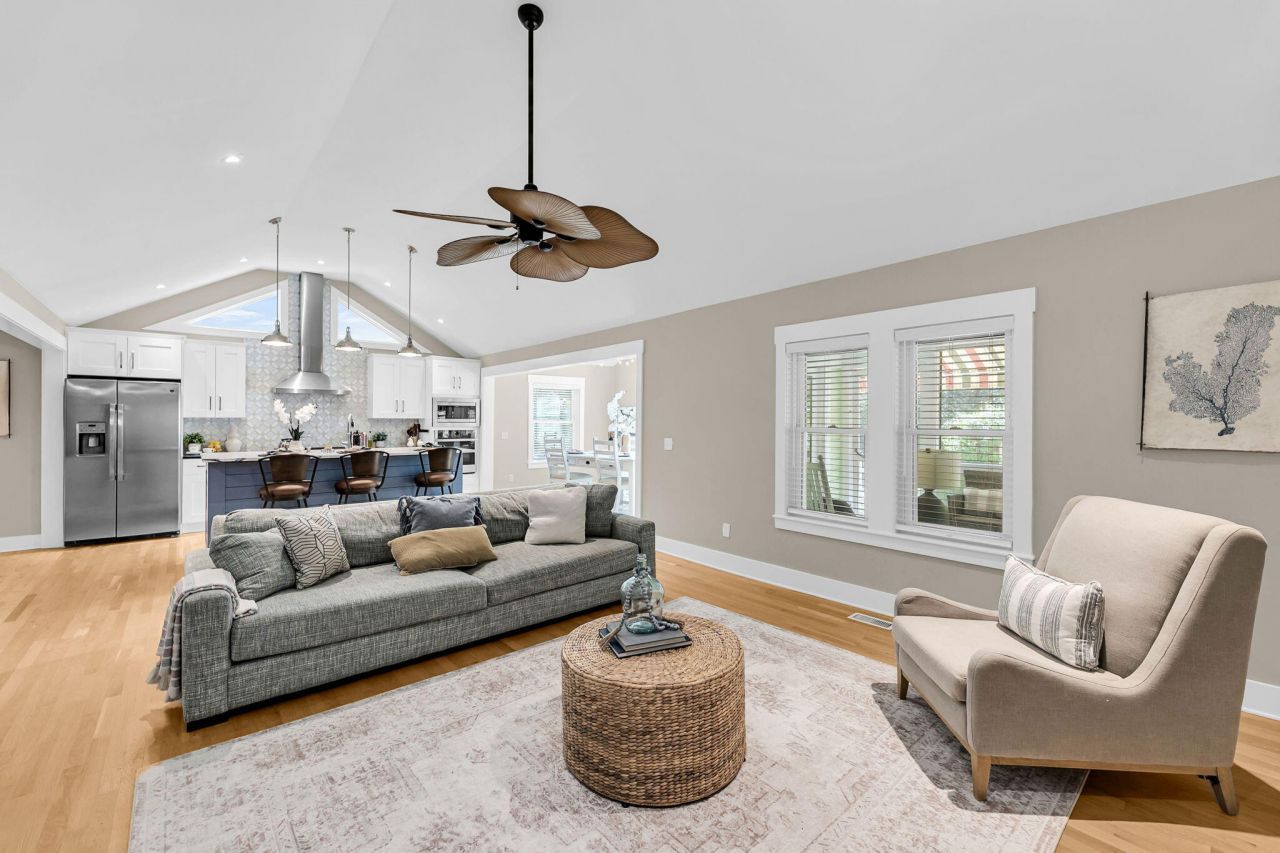 420 E Erie Avenue Photo 20