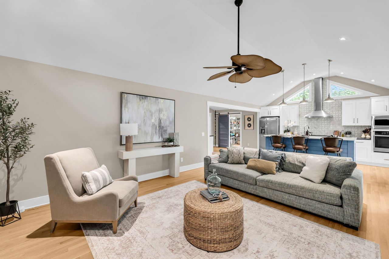 420 E Erie Avenue Photo 21