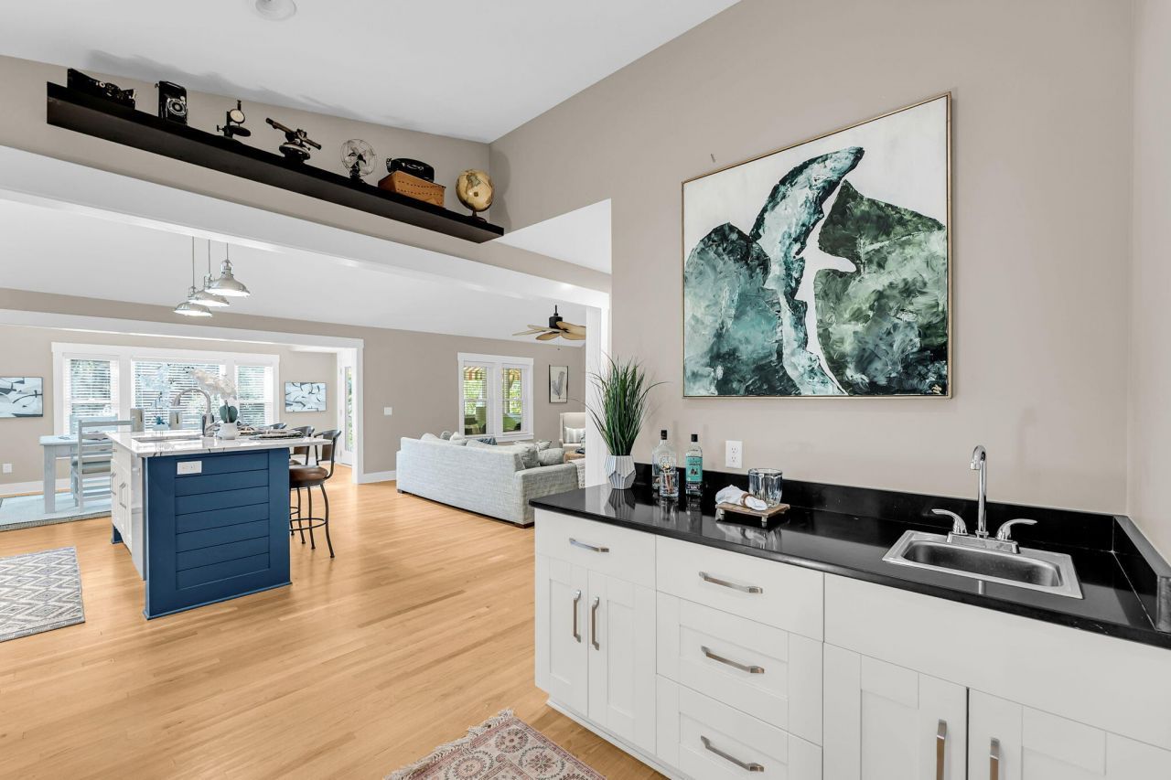 420 E Erie Avenue Photo 22