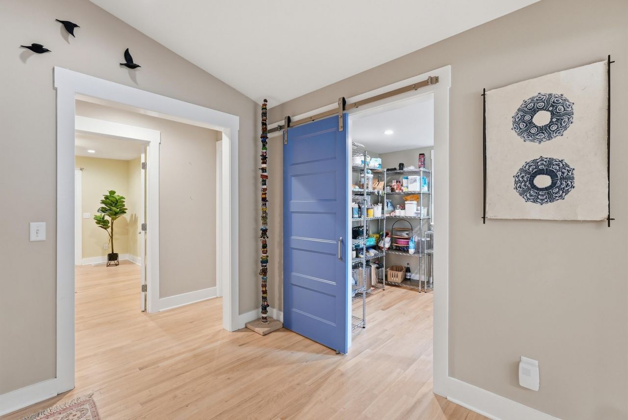 420 E Erie Avenue Photo 24