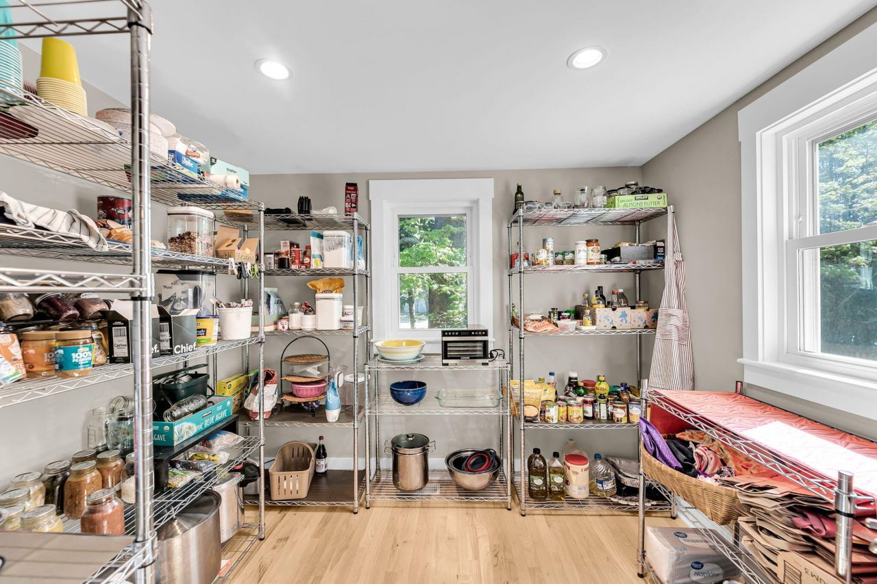 420 E Erie Avenue Photo 25