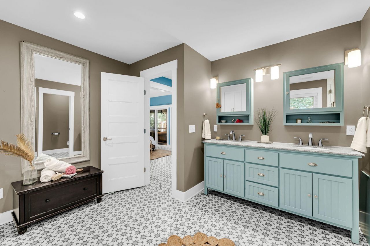 420 E Erie Avenue Photo 33