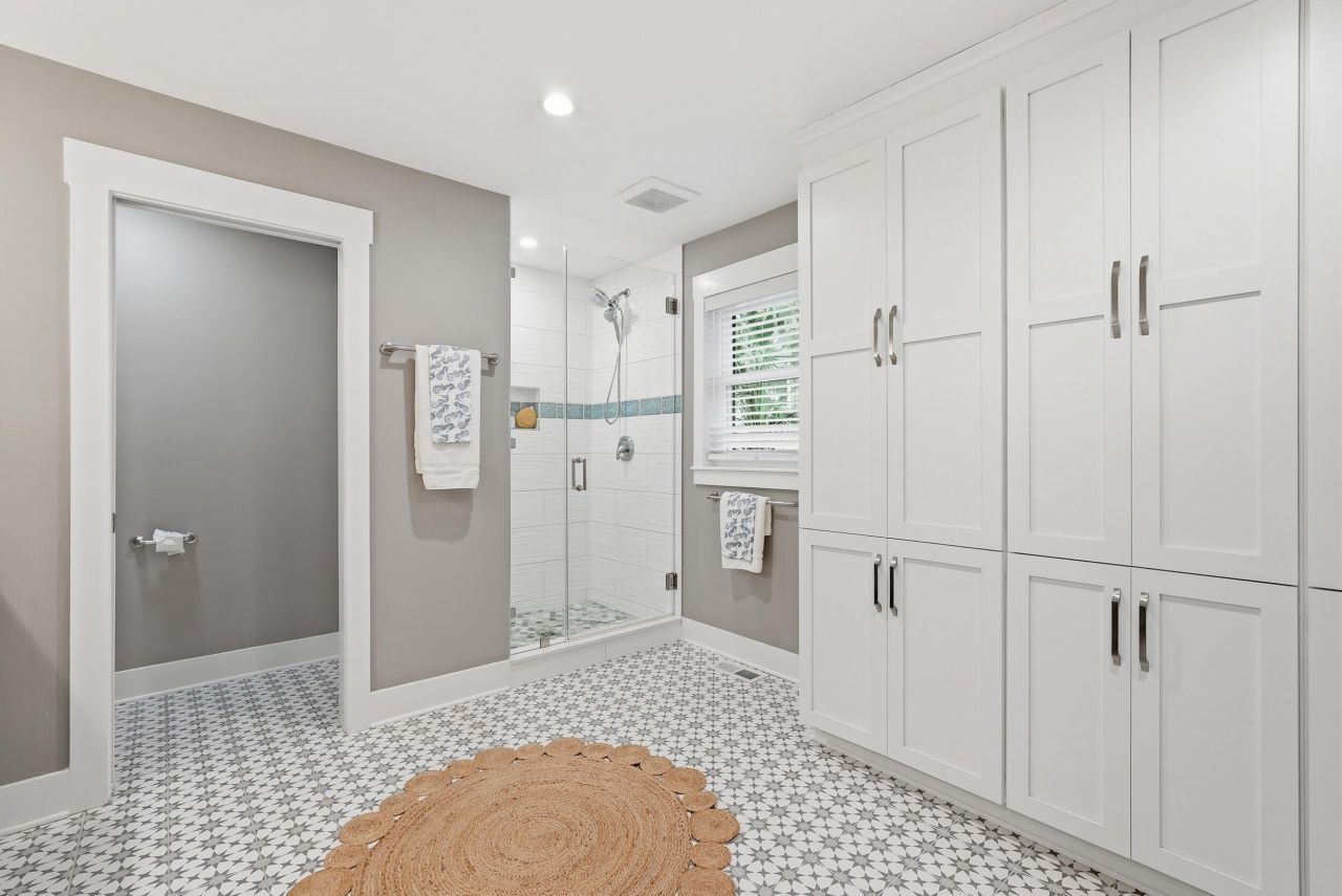 420 E Erie Avenue Photo 34