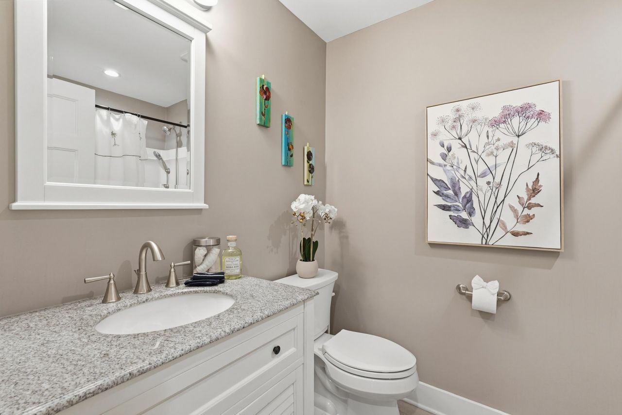 420 E Erie Avenue Photo 36