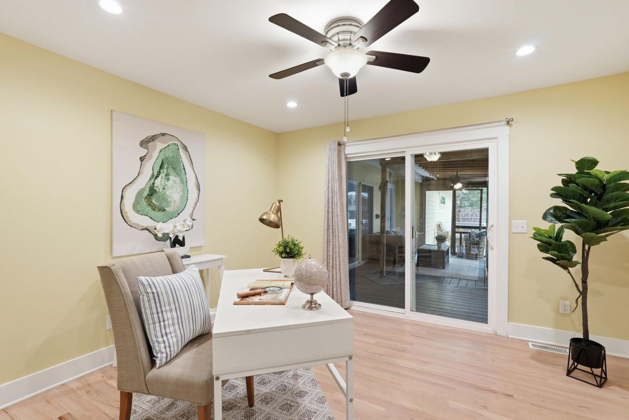 420 E Erie Avenue Photo 37