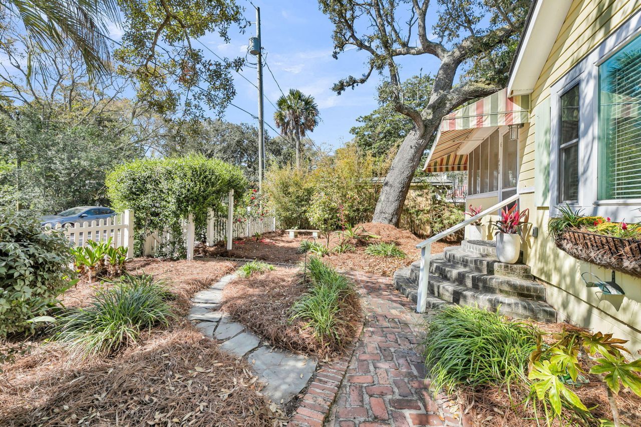 420 E Erie Avenue Photo 4