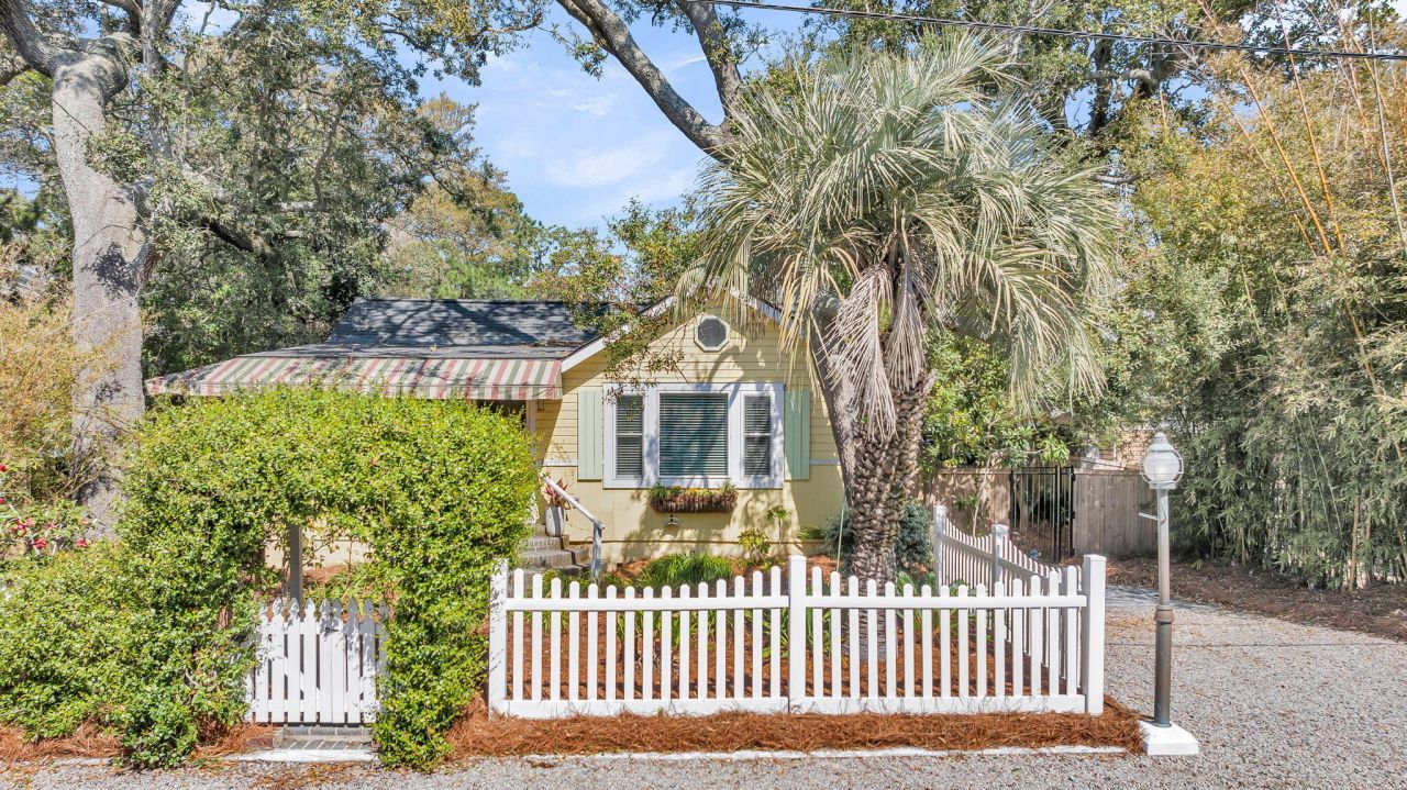 420 E Erie Avenue Photo 5