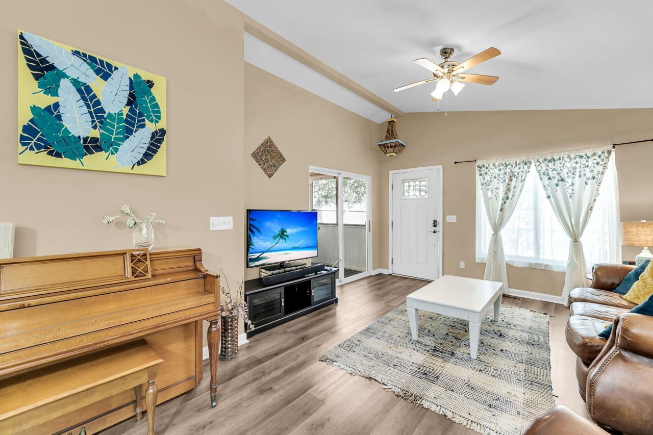 420 E Erie Avenue Photo 61