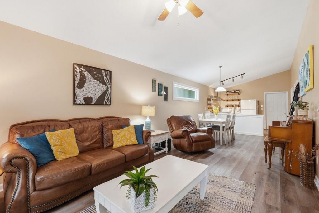 420 E Erie Avenue Photo 62