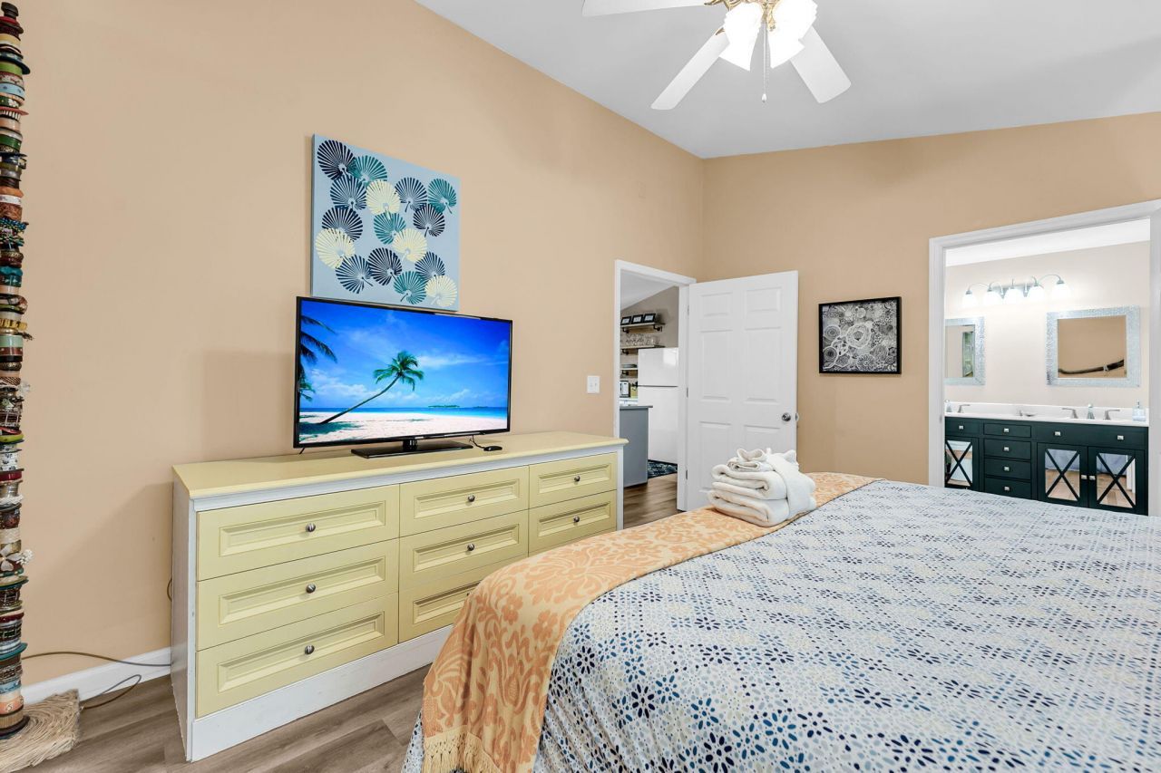 420 E Erie Avenue Photo 65