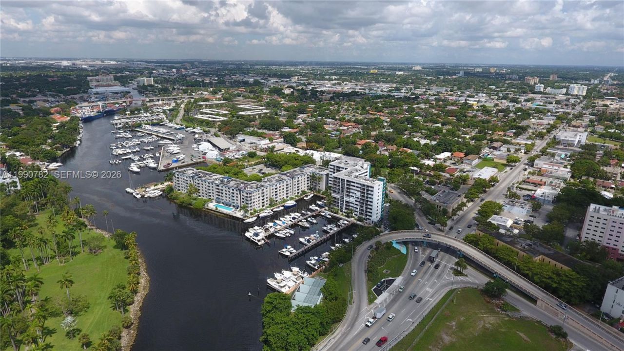 1700 NW North River Dr , Miami, FL 33125 Photo