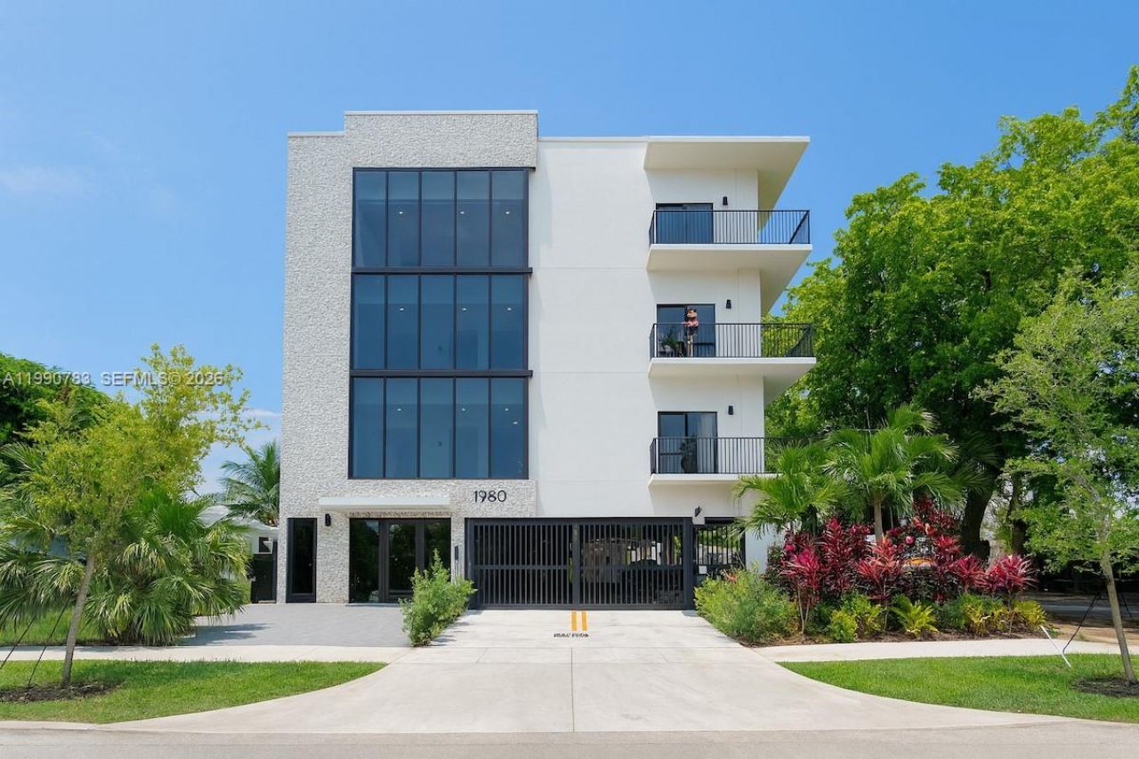 1950 Fletcher St, Unit 303, Hollywood, FL 33020 Main Photo