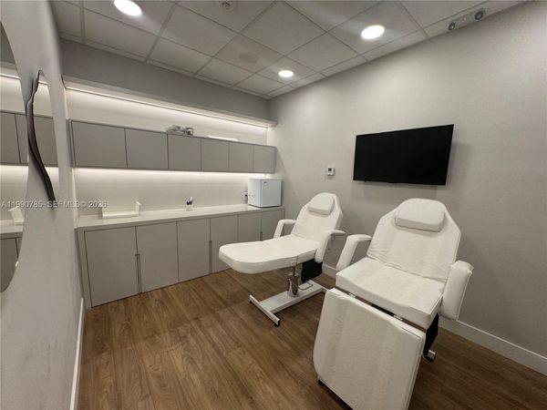 2820 NE 214th St , Unit 1004, Aventura, FL 33180