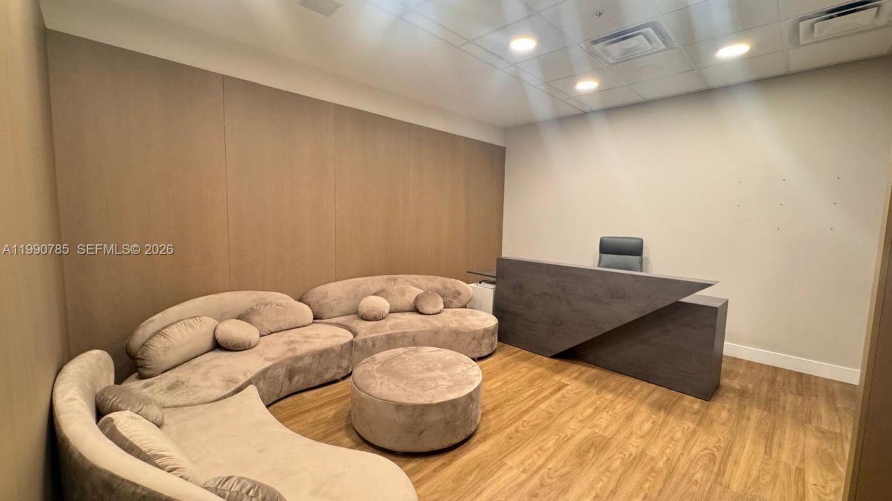 2820 NE 214th St , Unit 1004, Aventura, FL 33180 Photo