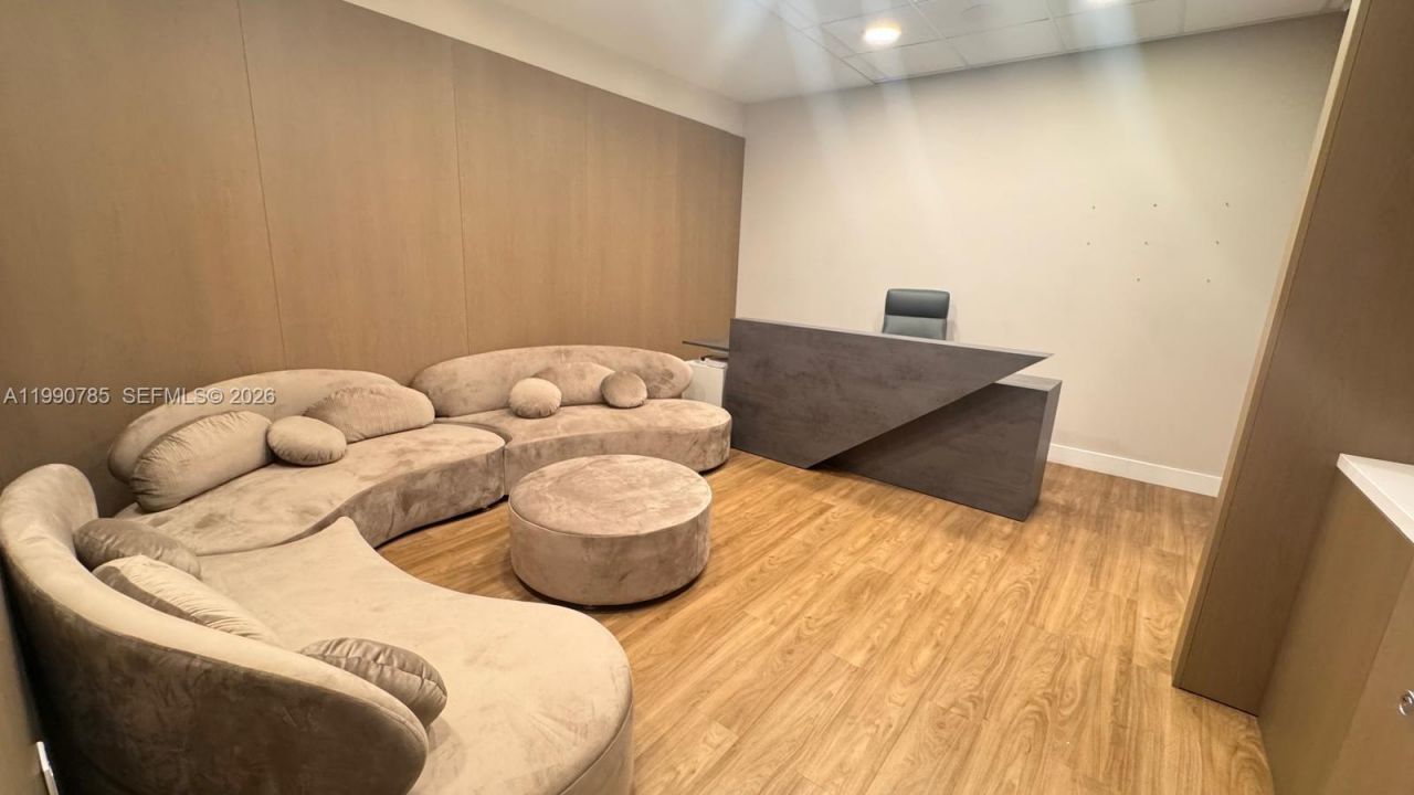 2820 NE 214th St , Unit 1004, Aventura, FL 33180 Photo