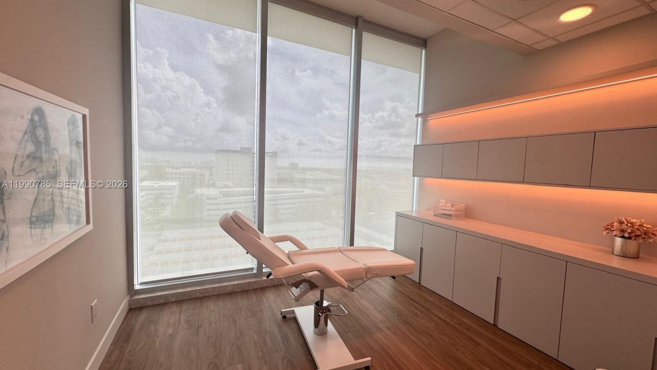 2820 NE 214th St , Unit 1004, Aventura, FL 33180 Photo