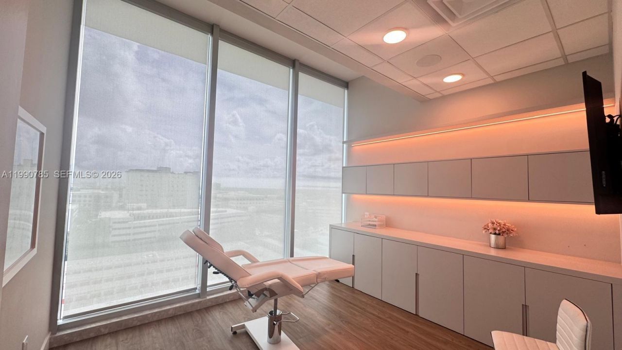 2820 NE 214th St , Unit 1004, Aventura, FL 33180 Photo