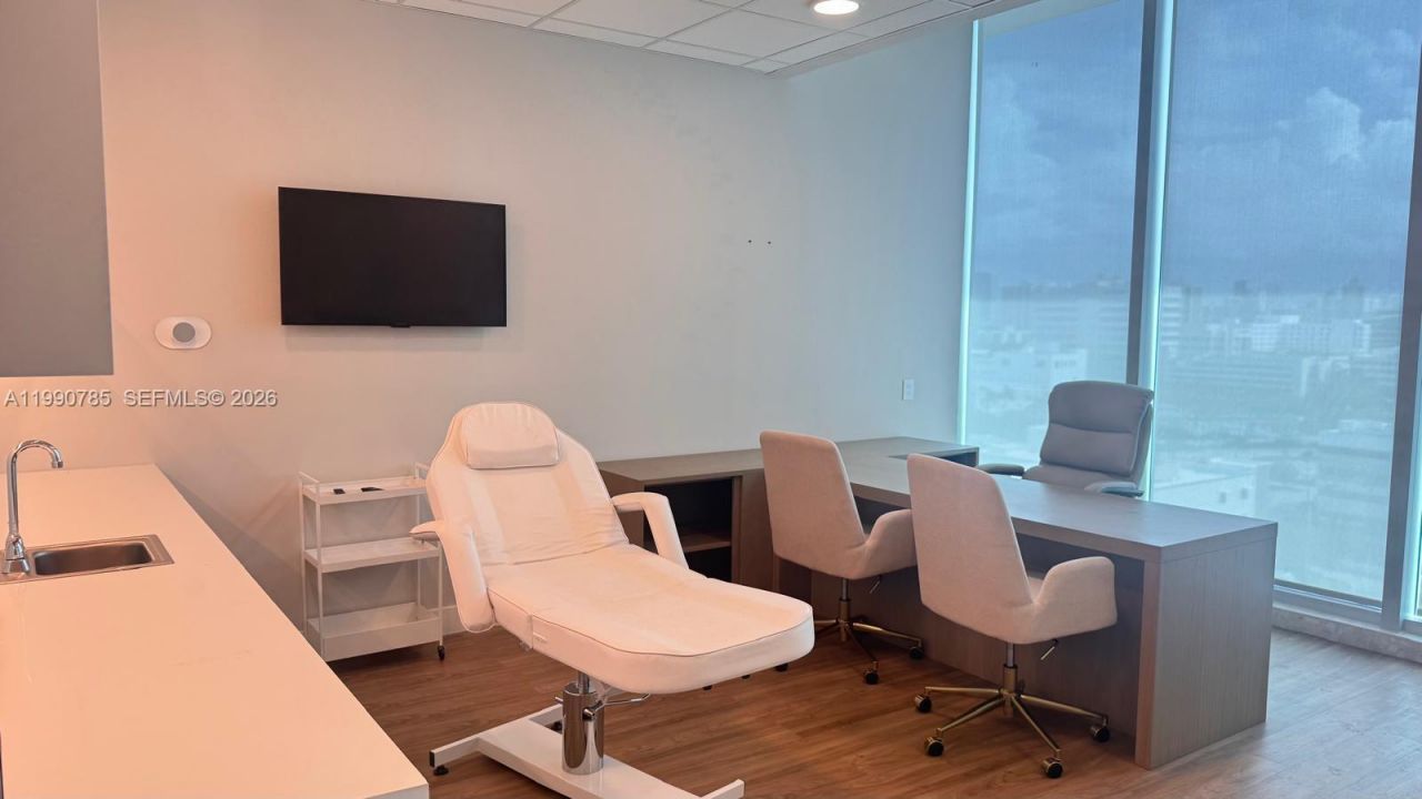 2820 NE 214th St , Unit 1004, Aventura, FL 33180 Photo